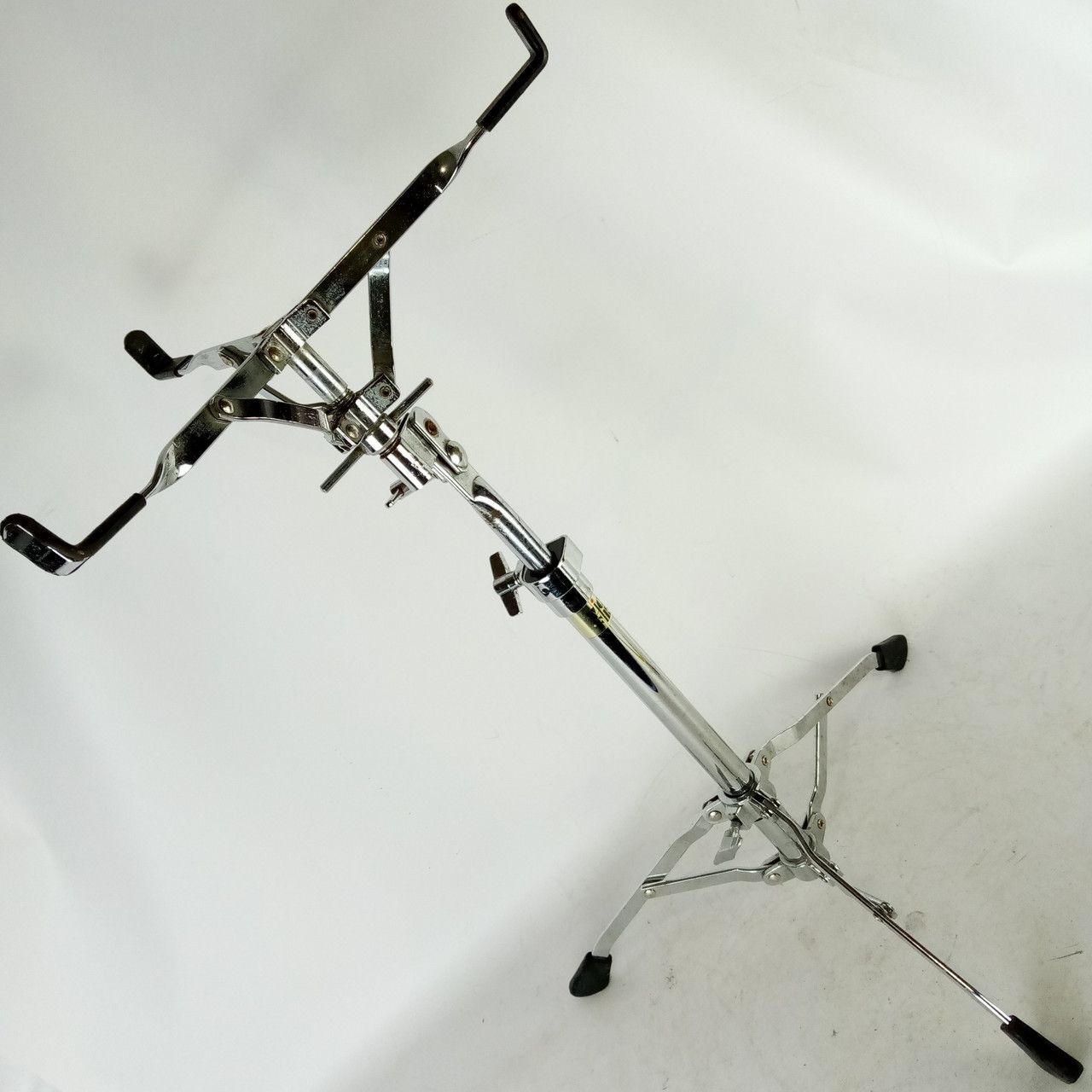 Vic Firth Snare Drum Stand Single-Braced Chrome Vintage Pearl Tripod Base — main photograph