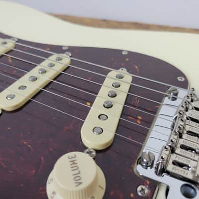 2022 Fender American Professional II Stratocaster Left Hand - Olympic White With OHSC image 13