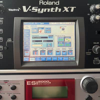 Roland V-Synth XT Rack Mount Digital Synthesizer 2005 - 2009 - Black