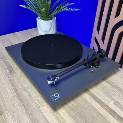 Rega P1 Planar 1 Turntable Rega Carbon Cartridge image 1