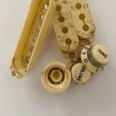 Aged Fender knobs and pickup covers set, Cream, relic, aged, Stratocaster, 59 Parts image 8