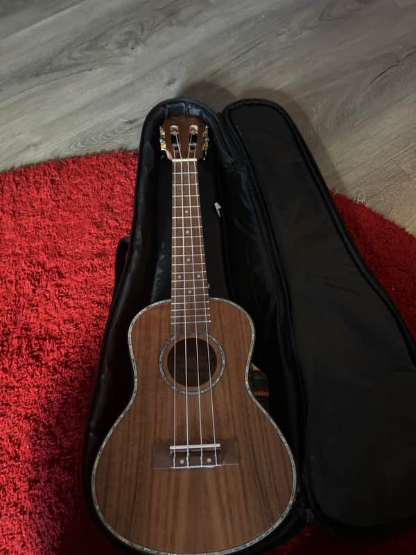 Cave hricane Uk-23 ukulele image 1
