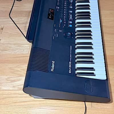 Roland EM-303 Intelligent Arranger Synthesizer, 61 Dynamic Keys, w/ Gig Bag, Music Rest, Adapter & Owner's Manual Very Good Condition image 7