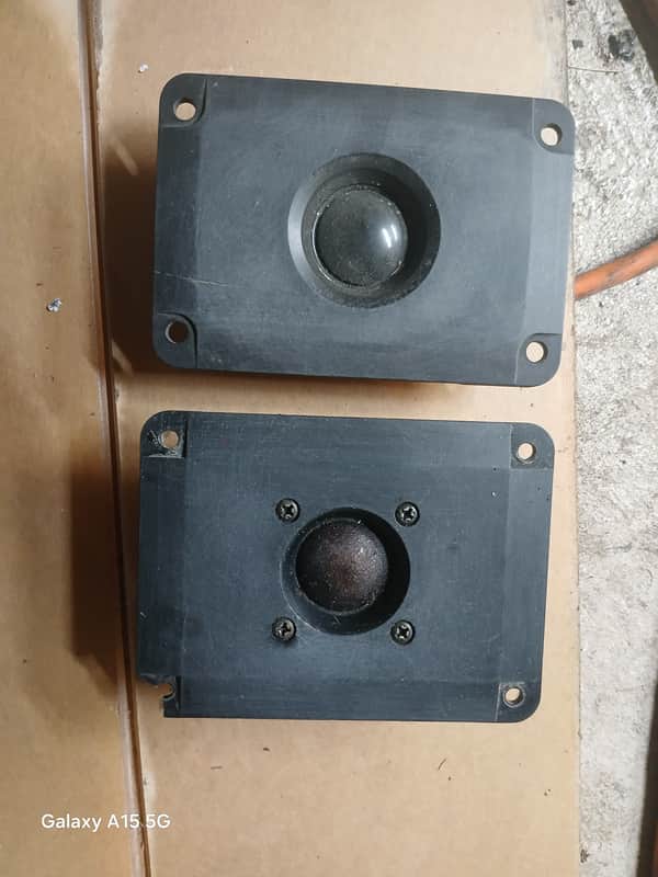 TWEETER PAIR DOMES 4.5X3 3/8 image 1