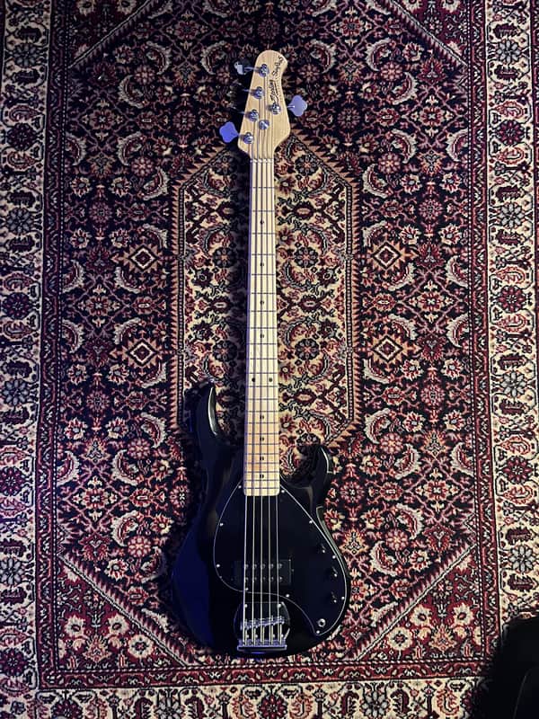 Sterling SUB StingRay Ray5 - Black image 1