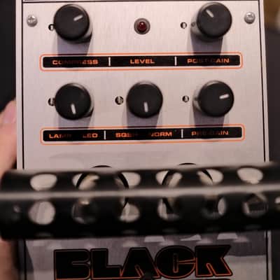 Electro-Harmonix Black Finger Optical Tube Compressor image 3