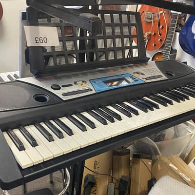 Yamaha PSR-170 Keyboard Synth 2000s - Black and Silver