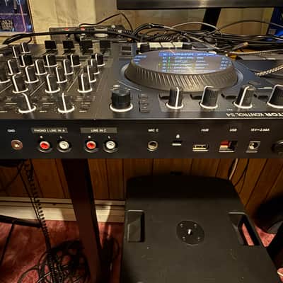 Native Instruments Traktor Kontrol S4 MK3 2018 - Black image 3