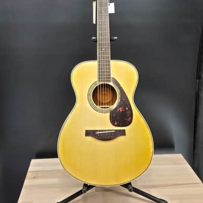 Yamaha LS6M-ARE Small Body Mahagany Spruce Top with Passive Pickup image 2
