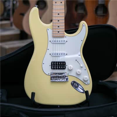 SUHR Classic S Antique HSS Maple Vintage yellow image 1