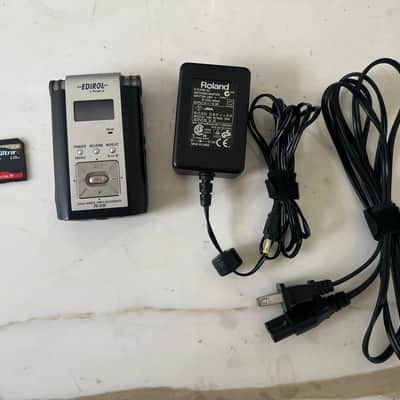 ROLAND Edirol R-09 24 bit Wave MP3 Recorder Digital Audio Black and Silver image 2