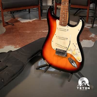 Squier Stratocaster Standard 2005 - 2-tone Sunburst image 1
