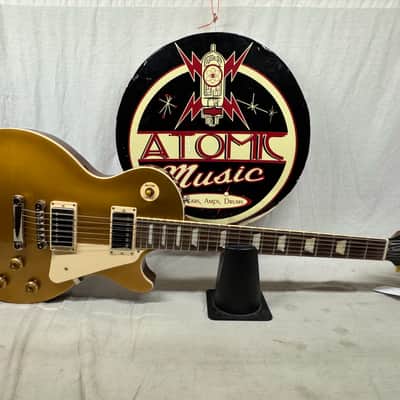 Gibson Les Paul Standard Guitar with Case 2021 - Gold Top goldtop image 3