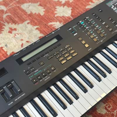 YAMAHA V50 4-Operator Digital FM Synthesizer Workstation image 4
