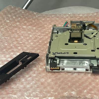 Floppy drive E-MU Systems Emax 61-Key 8-Voice Sampler Workstation 1996 - Black