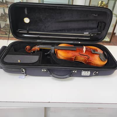 Mint Open Box Krutz 400 Series Model A840 15.5" Step Up Viola w/ Case and Bow image 3