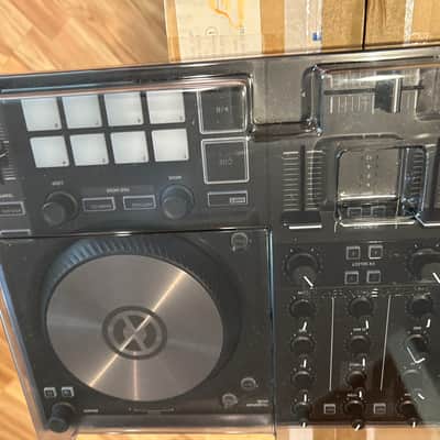 Native Instruments Traktor Kontrol S2 MK3 2018 - Black image 2