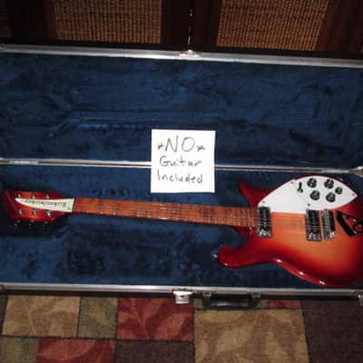 used Rickenbacker Hardshell Case for Model 620 electric guitar (NO guitar) from 1995, 2 Ball feet broke off (2 holes in plastic), Exterior plastic has some cracks,  EXT: Black Hard Plastic / Chrome HW / Handle: Black Molded Hard Plastic / INT: Blue Plush image 9
