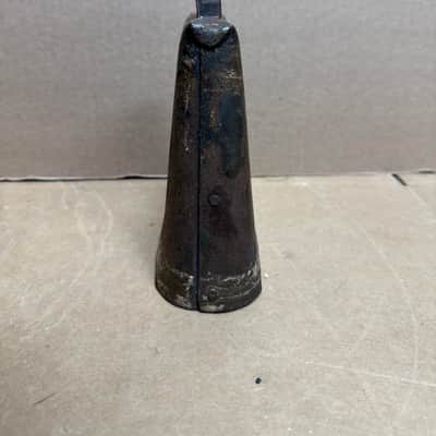 Unbranded Vintage Steel Cowbell – Rustic Patina – Heavy-Duty Construction – Fully Functional – Used image 4