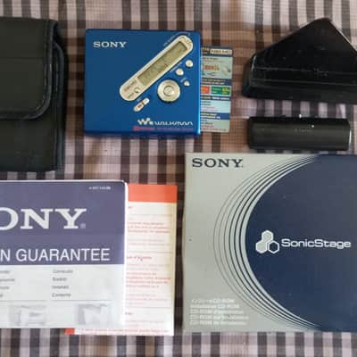 Sony MZ-N710 Minidisc recorder with accessories image 1