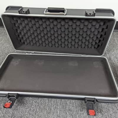 Rockboard 3.2 TRES Pedalboard w/ Touring ABS Case roughly 23 35/64" x 9 19/64" - Open Box You Save! image 4