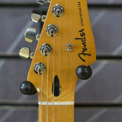 Fender Player Plus Stratocaster Olympic Pearl -  Incl Delux Gig Bag B Stock image 4