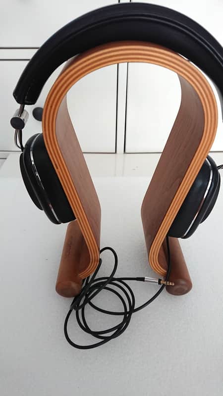 Bowers & Wilkins P7 - Black / Stainless Steel image 1