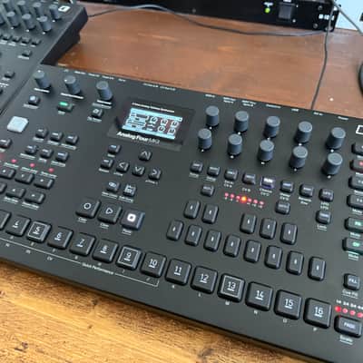 Elektron Analog Four MKII 4-Voice Tabletop Analog Synthesizer 2020 - Present - Black