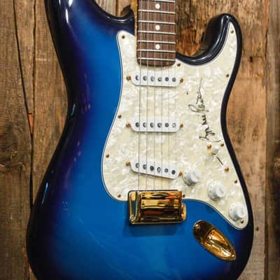 1996 Bonnie Raitt Custom Shop Stratocaster Blue Burst (84 of 200) image 17