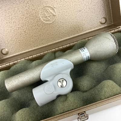Vintage 1974 635A Dynamic Omnidirectional Microphone w/Metal Case & EV Clip image 2