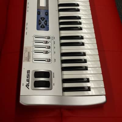 Alesis QS 6.2 64 voice expandable Synthisizer 200? Gray image 3