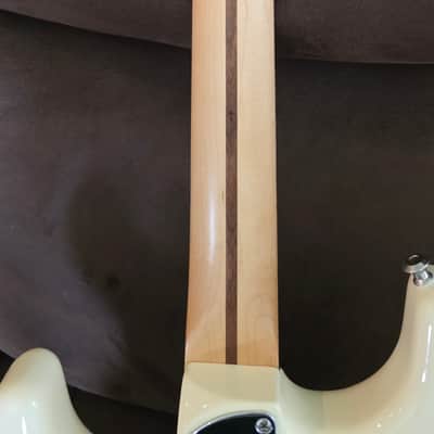 Fender Deluxe Roadhouse Stratocaster with Maple Fretboard 2017 - 2021 Olympic White image 5