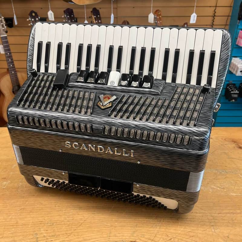Scandalli Silvana VII M907/21 Electric Accordion w/Case | Reverb
