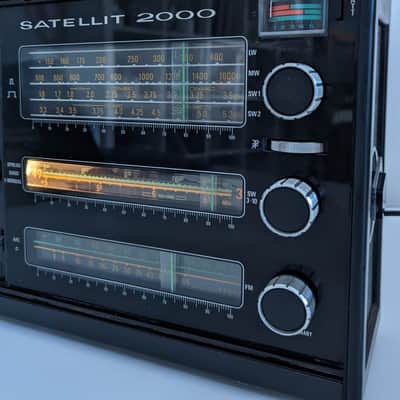 Grundig Satellit 2000 Transistor Radio (1973-75) - Serviced - 110V/220V & Battery Operated - World Receiver image 4