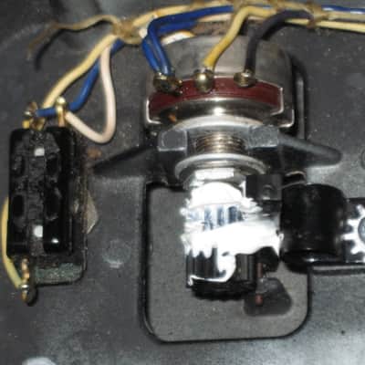 used vintage 1970s (Ser # 1972574) Thomas Organ Cry-Baby Wah, model 95-910511, has orig TDK 5103, + battery (pot is NOT scratchy, works fine) battery clip was repaired, original foam padding for battery compartment area replaced, + extra rubber feet image 6