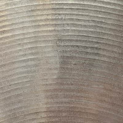 Zildjian Avedis 14" Hi-Hat Cymbals (Pair) – Traditional Finish – Used B-Stock image 6