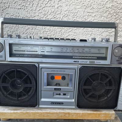 Vintage SANYO M9975 Boom Box Cassette Recorder Stereo Radio Portable FOR PARTS OR REPAIRS image 1
