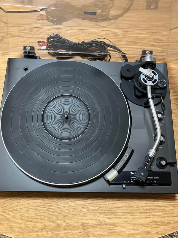 Technics SL 1900 turntable with cartridge