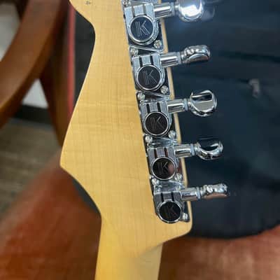 2005 USA Fender Stratocaster Tri-Burst Electric Guitar 7.6 LBS With Gigbag image 7