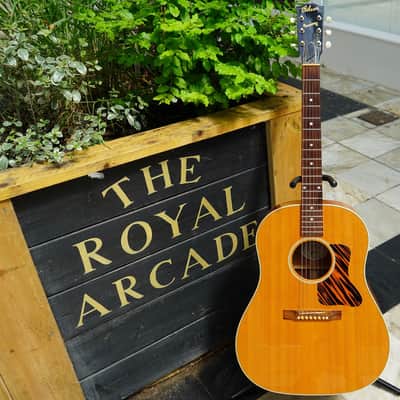 Gibson J-35 in Antique Natural (2015/16) image 2