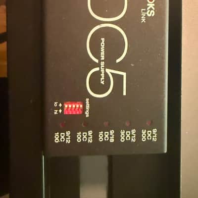 CIOKS DC5 Link 100/300mA 5-Outlet 9-18v Power Supply 2010s - Black image 1