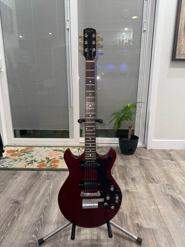 Gibson Melody Maker D with Vibrola 1964 - 1966 - Cherry image 1
