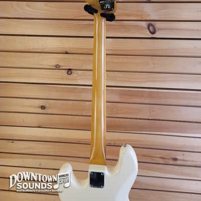 Fender Vintera III Early '60s Jazz Bass with Fender Deluxe Gig Bag - Olympic White image 5