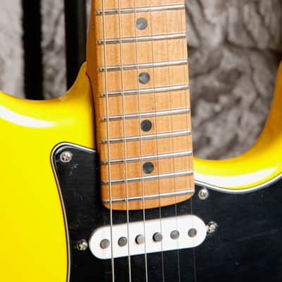 Fender Limited Edition American Ultra II HSS Stratocaster Grafitti Yellow image 5