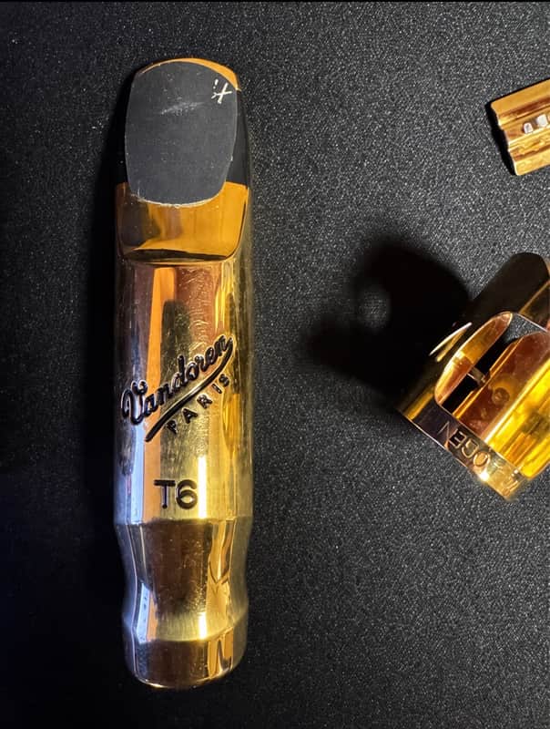 Vandoren SM822GMKO V16 Metal Medium Chamber Tenor Saxophone Mouthpiece with Optimum Ligature/Cap Kit - T6