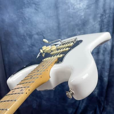 Fender Player Strat Polar White MN +Black Pickguard & Tex-Mex SSS upgrade image 8