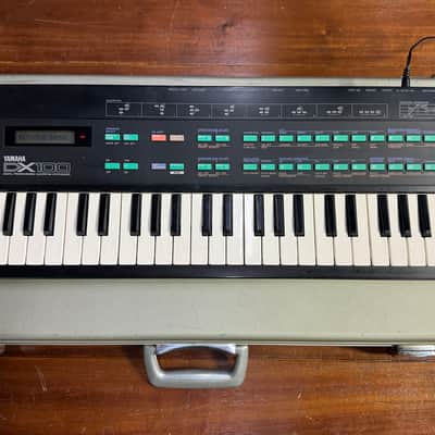 Yamaha DX100 FM 4 OP Algorithm Synthesizer 1985 - Black