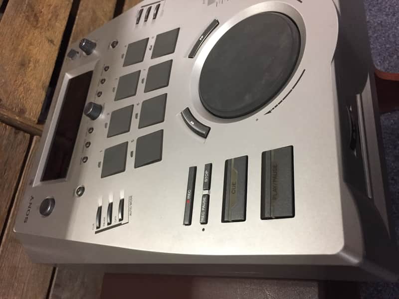Sony MDS-DRE1 minidisc recorder / player in silver made in Japan