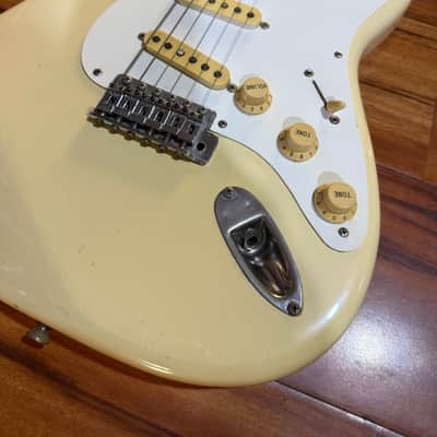 Fender St72 1985 Scalloped - Cream White image 3