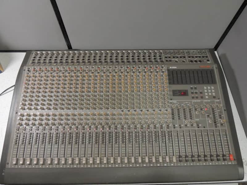 TASCAM M2524 24 input 8 bus mixing console, | Reverb
